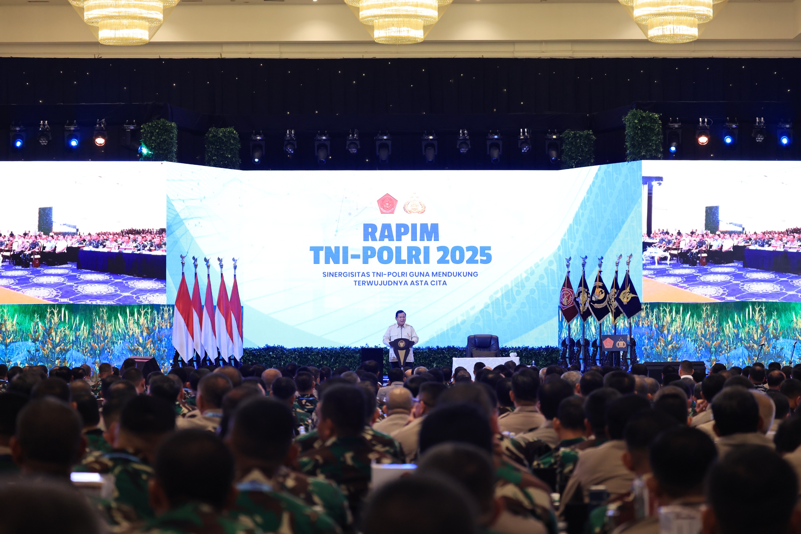 Ingatkan Pimpinan TNI-Polri, Prabowo: Rakyat Menuntut Dedikasi yang Tinggi