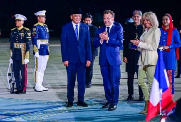 Tiba di Jakarta, Presiden Macron Mengaku Senang Bisa Kembali Berkunjung ke Indonesia
