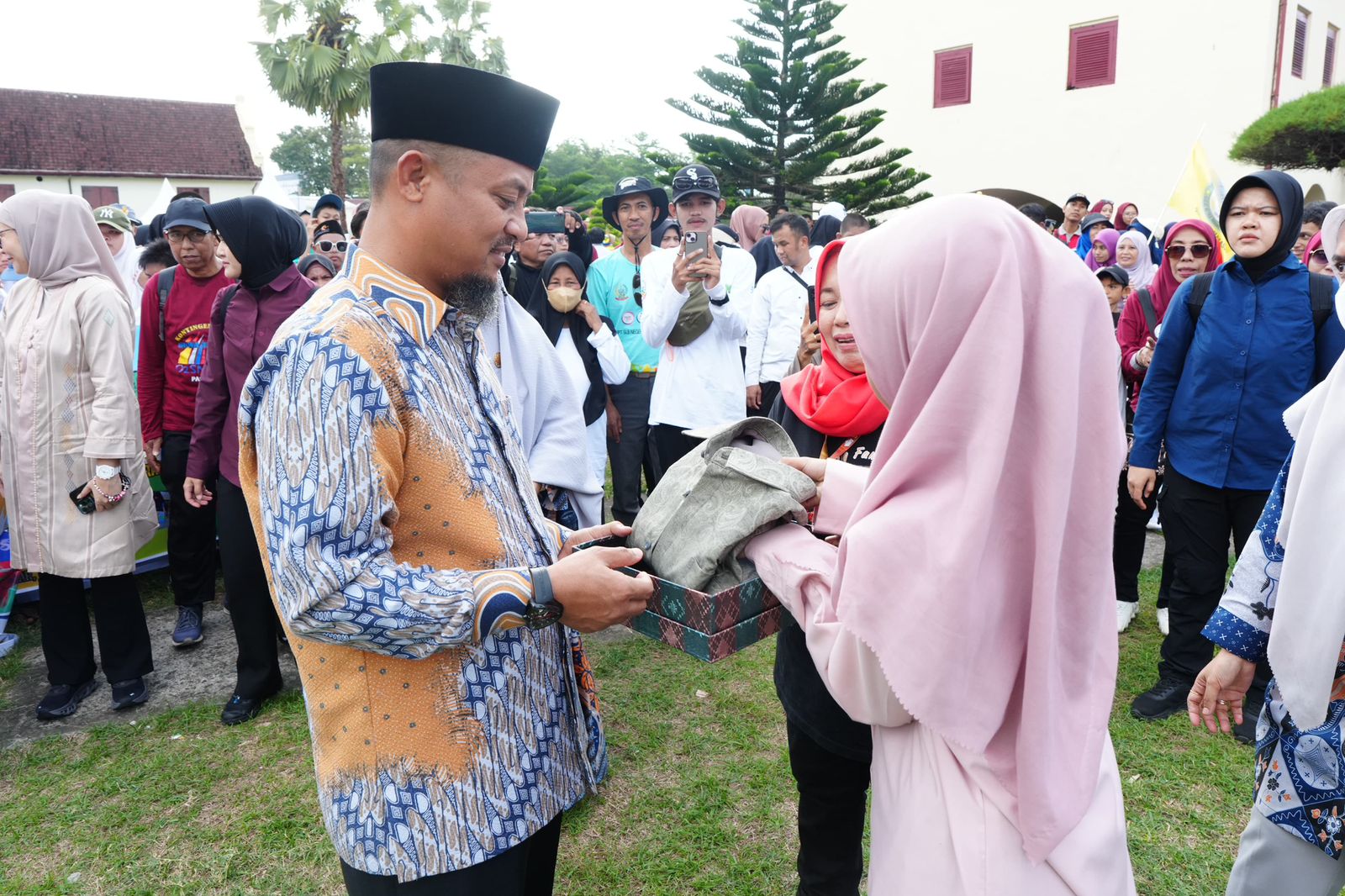 Kabar Gembira! Gubernur Andi Sudirman Beri Bantuan Rp1 Juta Per Siswa SLB di Sulsel