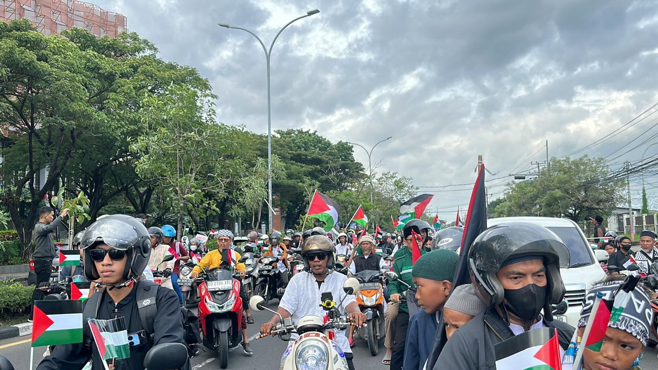 Suarakan Kemerdekaan Palestina, Ribuan Warga Makassar Konvoi Turun ke Jalan