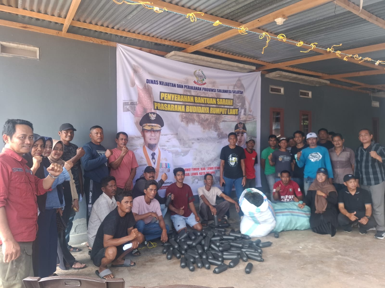 Pemprov Sulsel Bagi-bagi Bibit dan Pelampung Ramah Lingkungan untuk Petani Rumput Laut di Luwu Raya