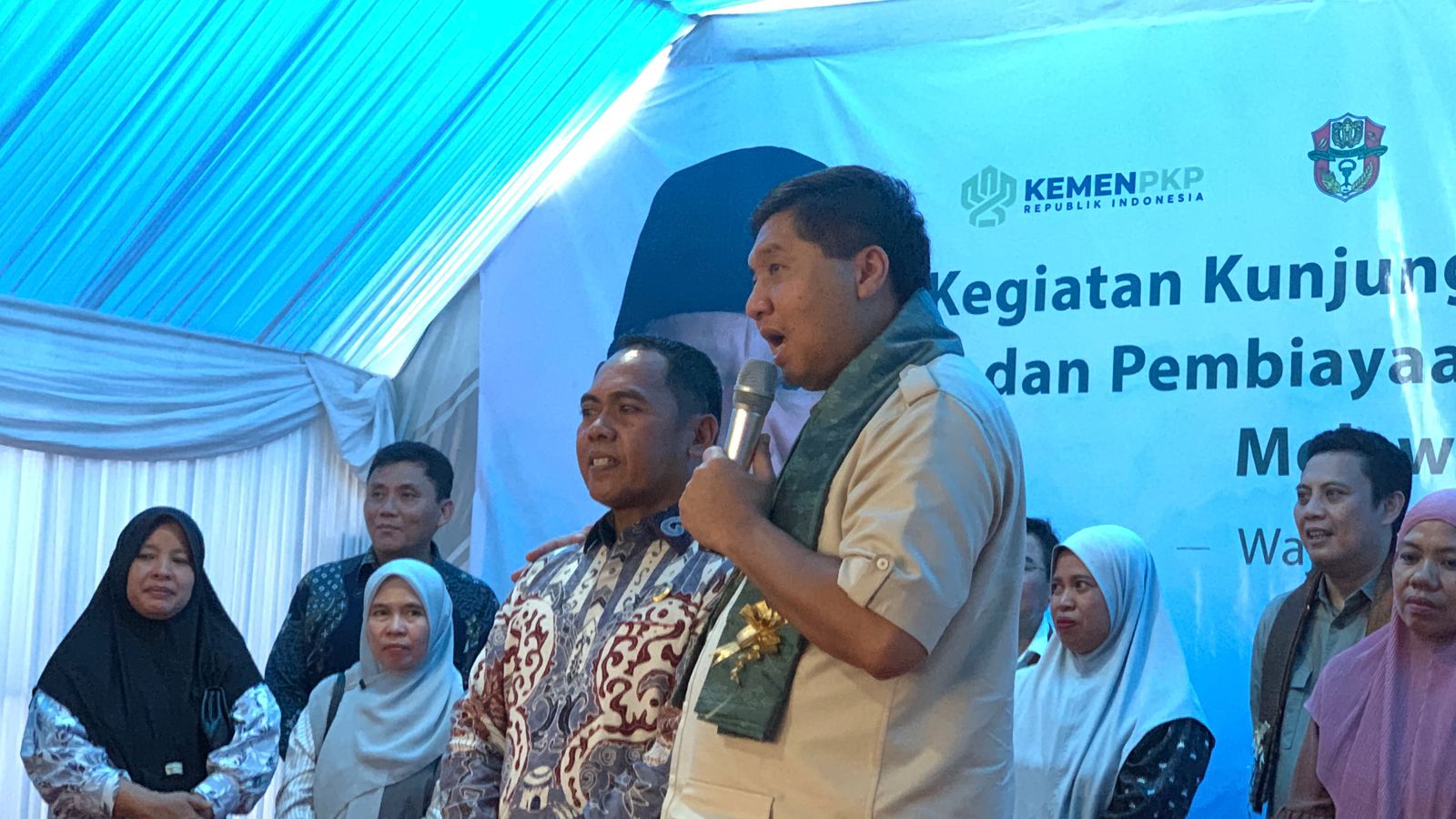 Menteri PKP Maruar Sirait Puji Kinerja Bupati Andi Rosman dalam Penanganan Kawasan Kumuh di Wajo