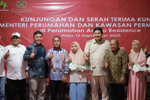 Serahkan Kunci Rumah untuk Masyarakat Prasejahtera di Wajo, Menteri PKP: Wujud Nyata Komitmen Pemerintah Pusat