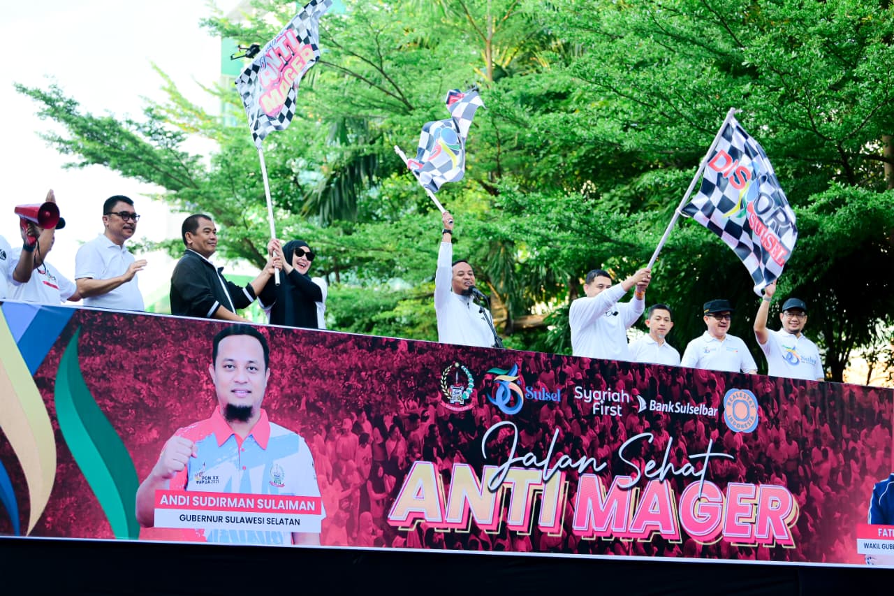 Andi Sudirman saat Lepas Ribuan Peserta Jalan Sehat Anti Mager 356 Tahun Sulsel
