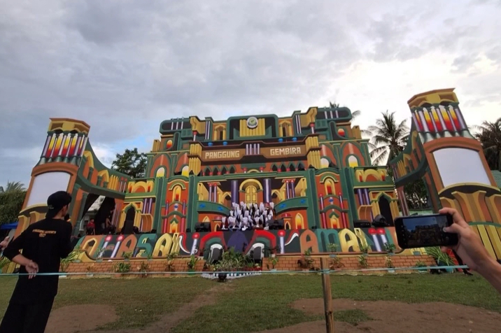 YAMANIFEST 2025: Jadi Ajang Kolaborasi Santri dan UMKM Lokal di Polman Sulawesi Barat