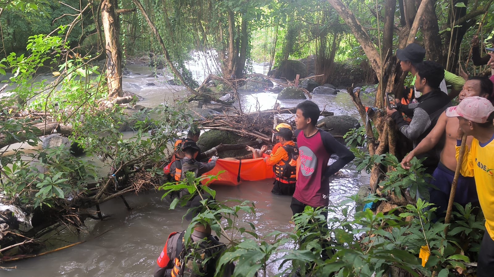 Korban Hanyut di Sidrap Ditemukan Tak Bernyawa 3,5 KM dari Lokasi Kejadian