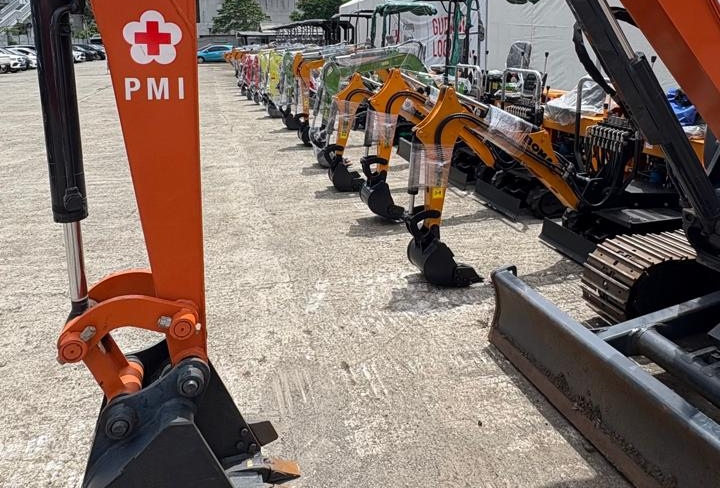 Fokus Pemulihan, PMI Kerahkan Puluhan Alat Berat dan Alat Kebersihan ke Sumatera-Aceh