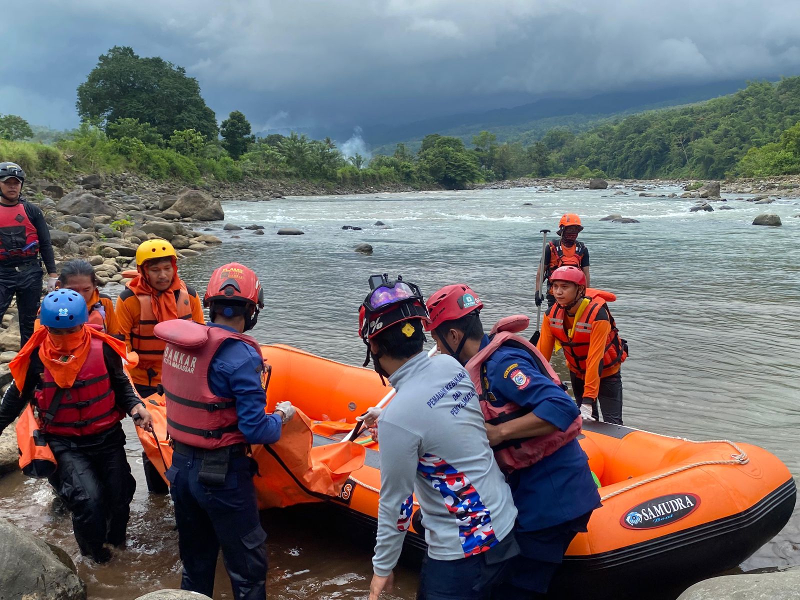 Tragis! Korban Kedua Air Bah Sungai Kalimborang Maros Juga Ditemukan Tak Bernyawa, 7 Km dari Lokasi Terakhir