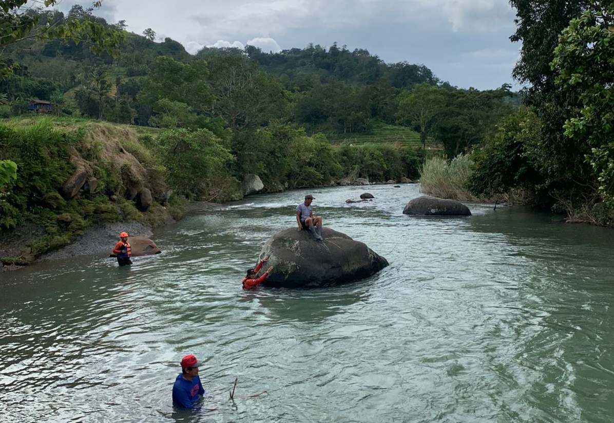 Lansia di Gowa Hilang Terseret Arus Sungai, Pencarian Diperluas 2,5 Km hingga Tim Selam Dikerahkan