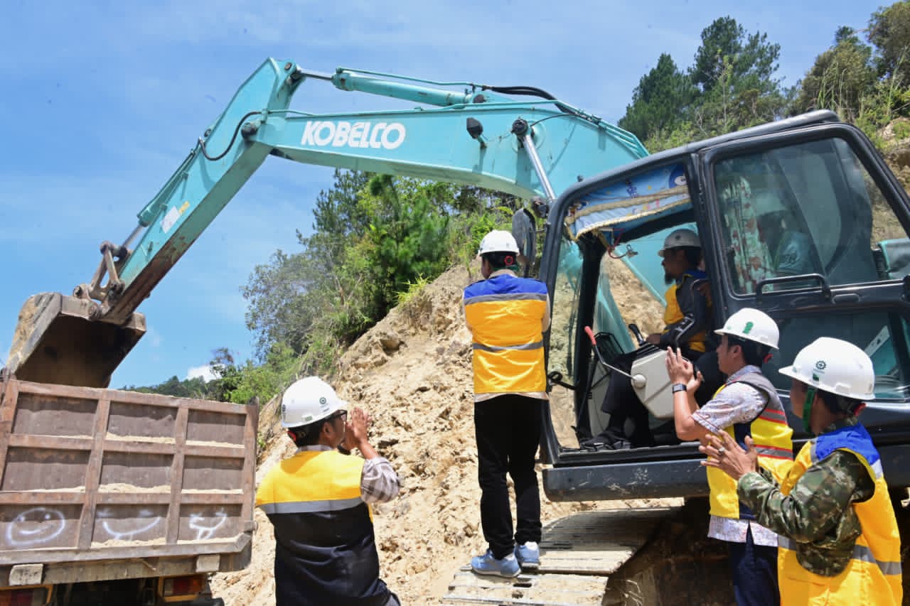 Akses ke Seko Dipercepat, Gubernur Sulsel Groundbreaking Jalan Ruas Sabbang-Tallang-Sae Rongkong