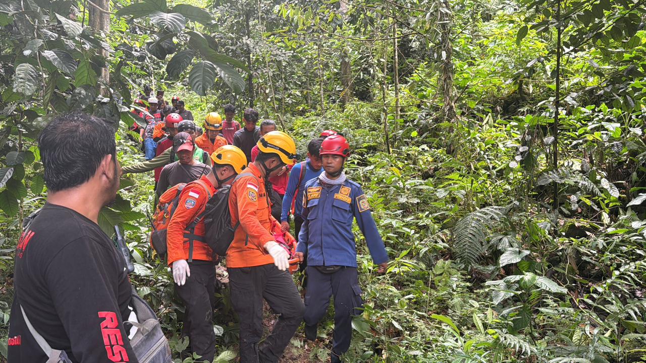 Wanita Paruh Baya Ditemukan Lemas di Hutan Battang Barat, Operasi SAR Palopo Berakhir Manis