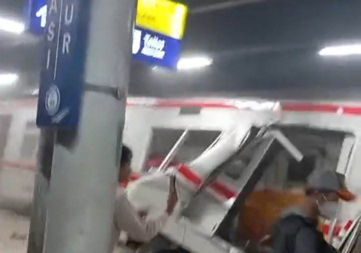 Kecelakaan Hebat! KA Argo Bromo Hantam KRL di Stasiun Bekasi Timur, 5 Orang Tewas dan Puluhan Penumpang Terluka