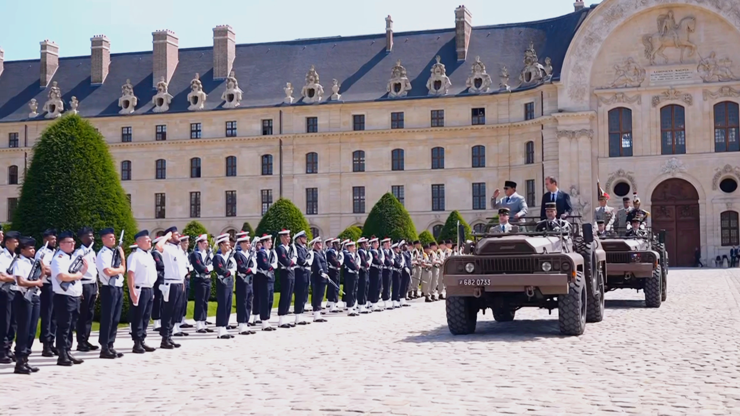 Tiba di Les Invalides, Prabowo Disambut Upacara Kehormatan Kenegaraan Prancis