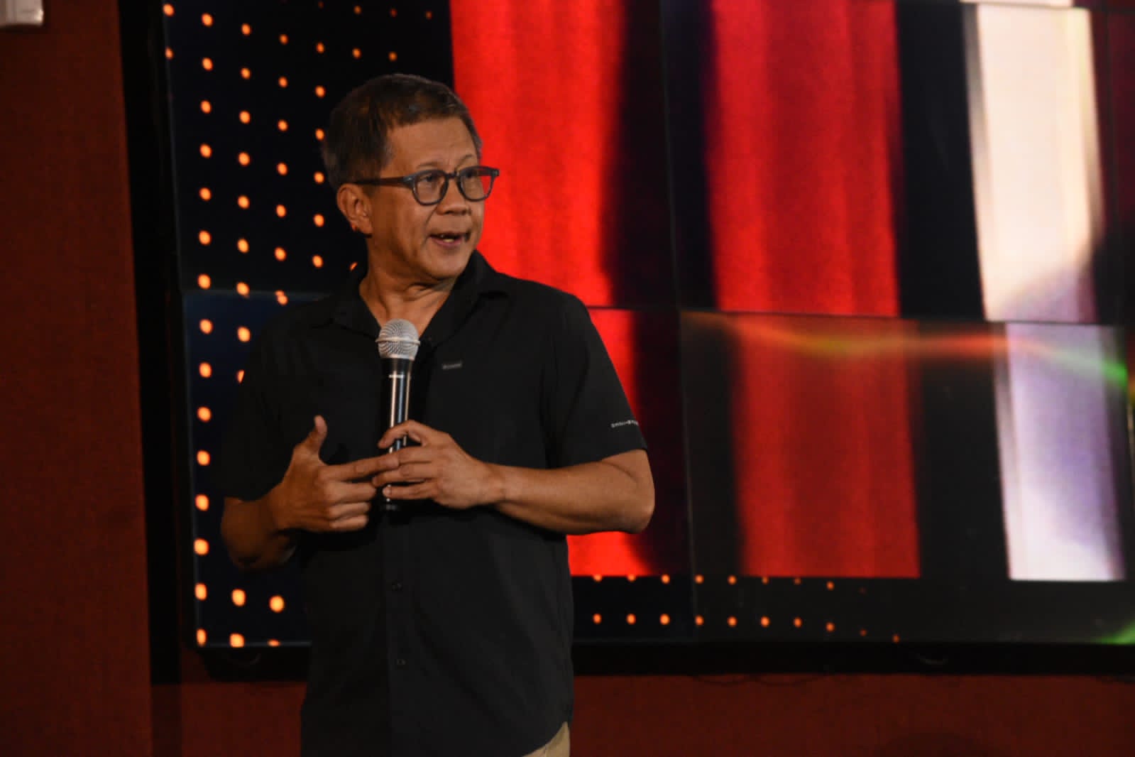 Diskusi Intelektual di Phinisi UNM: Rocky Gerung Sebut Indonesia Alami Homeless Mind
