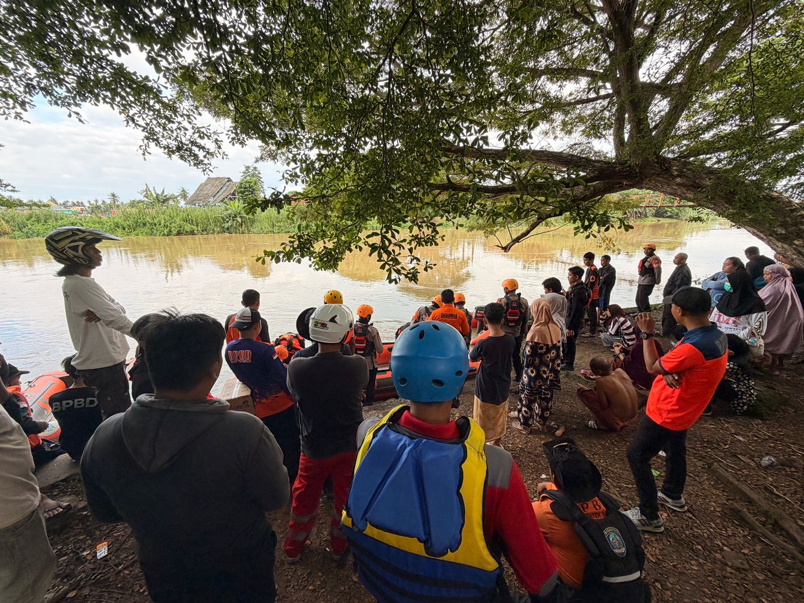 Asyik Berenang di Sungai Walanae Wajo, Dua Bocah Tenggelam Satu Ditemukan Tewas dan Satu Lagi Masih Dicari