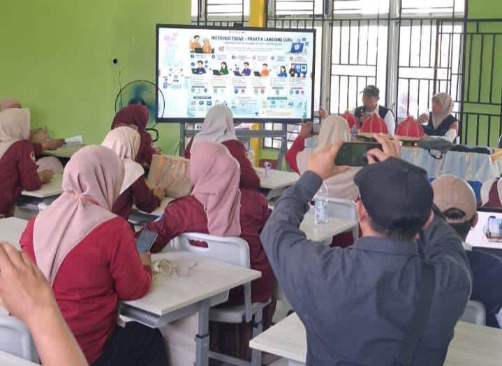 FT UNM Gandeng SMK 6 Bulukumba Gelar Pelatihan: AI Sebagai Sahabat, Bukan Pengganti Guru