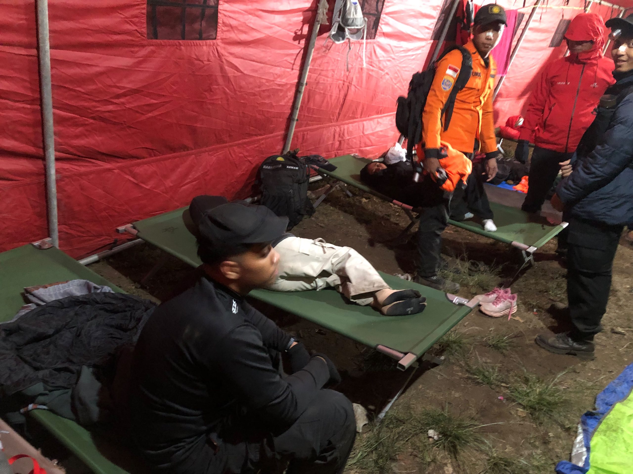 Ribuan Orang Rayakan HUT ke-81 RI di Gunung Bawakaraeng Gowa, 8 Pendaki Terpaksa Dievakuasi