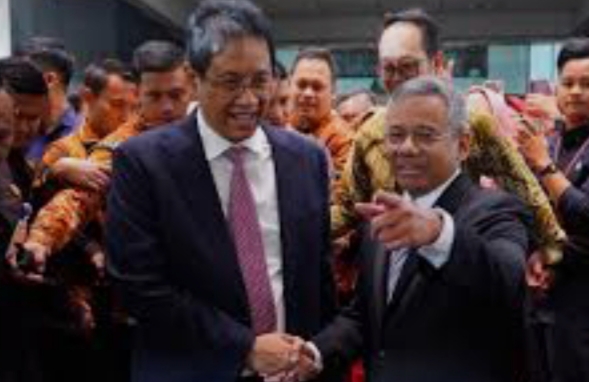Tak Hanya Jabatan Menkeu, Purbaya Juga Serahkan iPad ke Suahasil Nazara, Ini Isinya